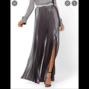 Pleated maxi skirt